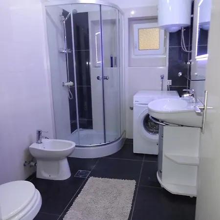 Lejla Guest house 3*