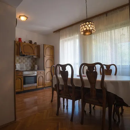 Lejla 3*